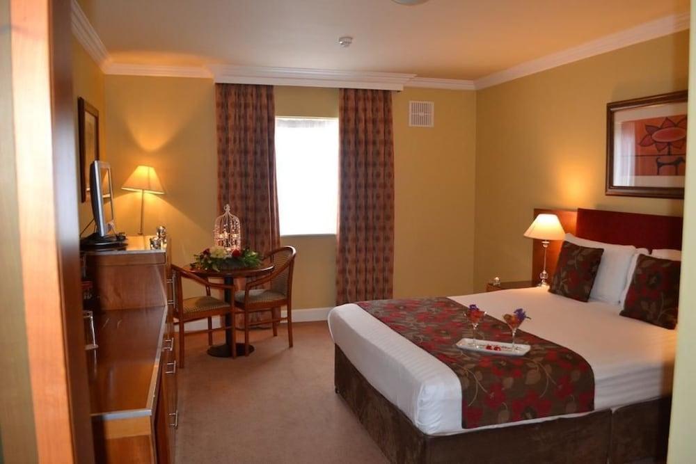 Hamlet Court Hotel Johnstown Bridge Экстерьер фото